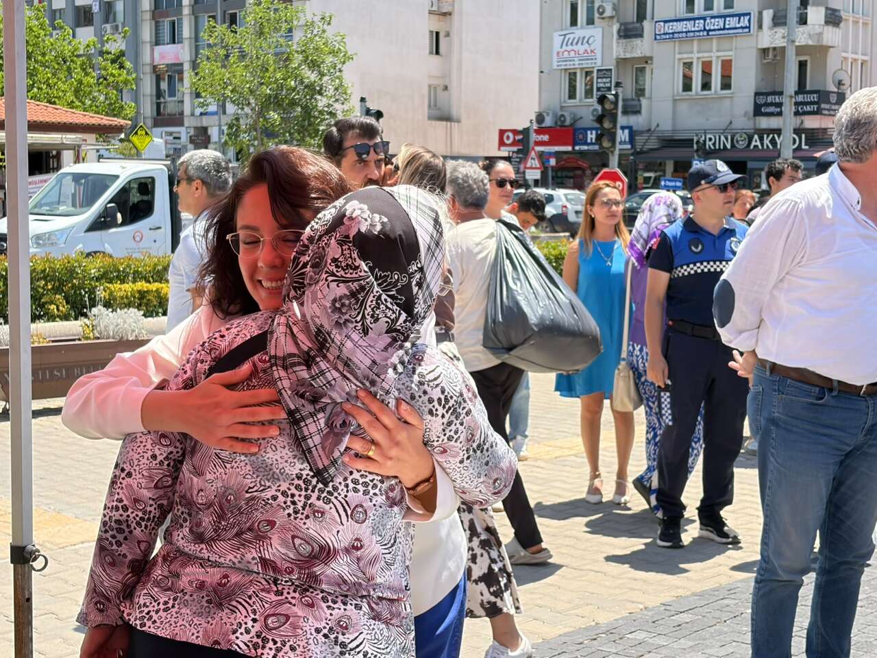 Menteşe’de Aşure Bereketi Paylaşıldı: Başkan Gonca Köksal Aras Vatandaşlarla Bir Araya Geldi 3